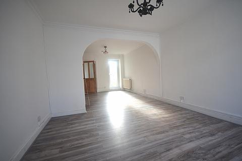 3 bedroom terraced house to rent, Netley Road, Ilford, IG2