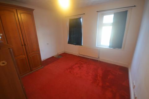 3 bedroom terraced house to rent, Netley Road, Ilford, IG2