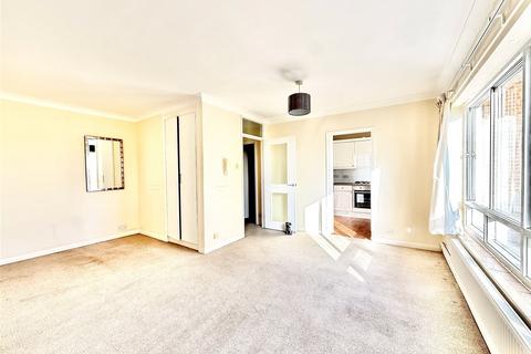 Apartment to rent, Park View Road, London W5