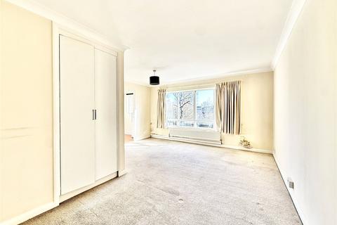 Apartment to rent, Park View Road, London W5