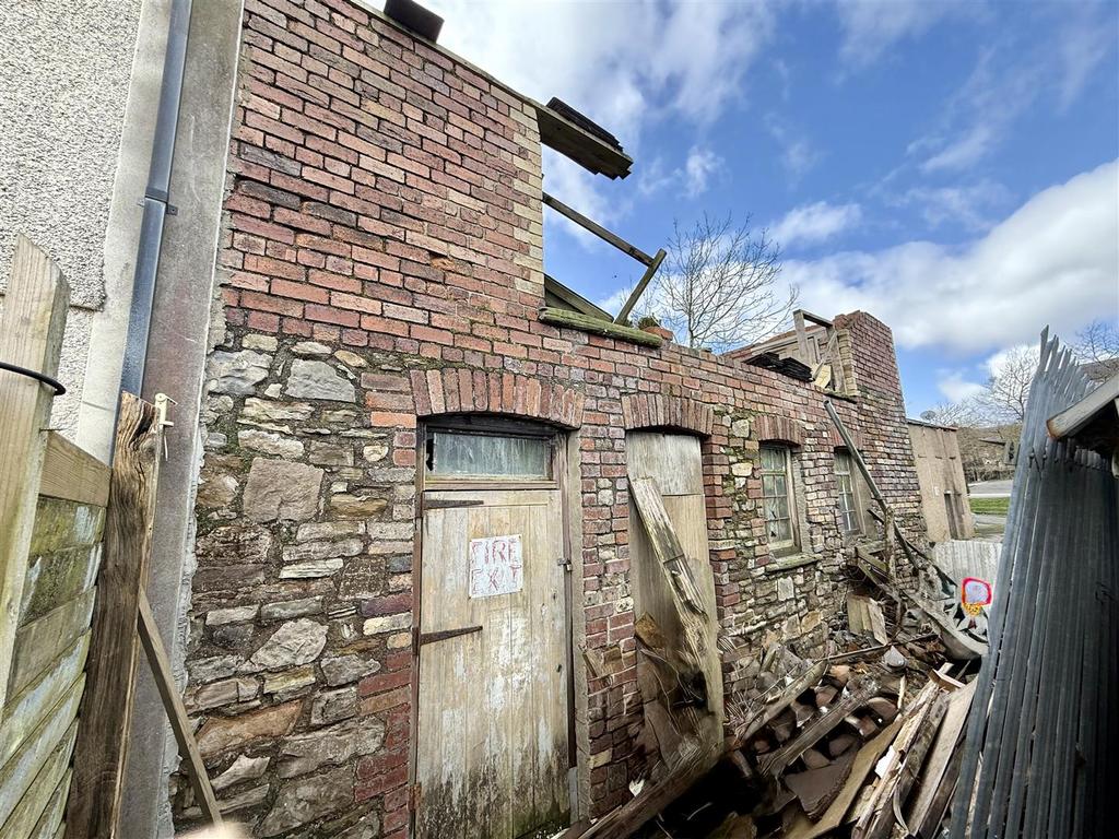 Former stables/workshop