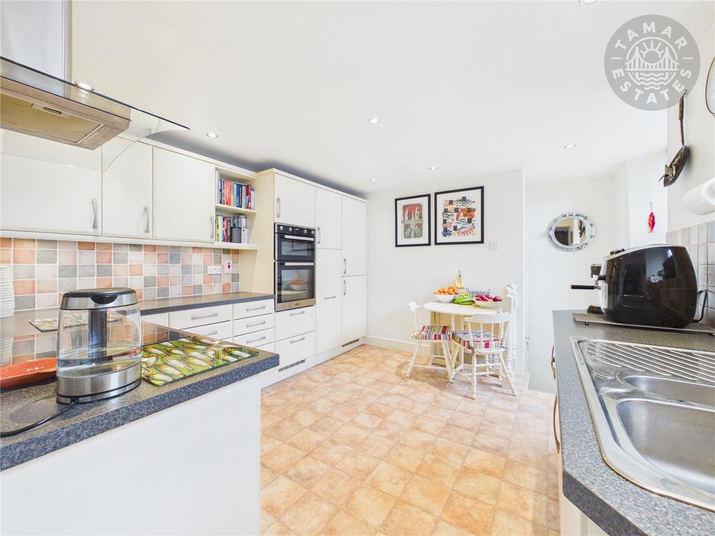 Kitchen/Breakfast Rm