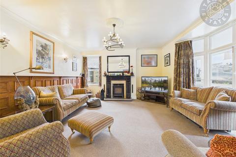 undefined, 'Substantial 2,900 sq ft residence with additional one bedroom residence and extensive 660 sq. ft cellar'