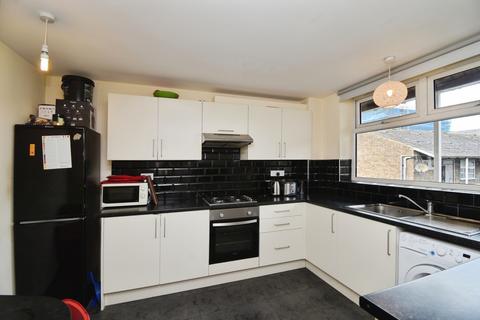 3 bedroom maisonette for sale, Gough Walk, London, E14