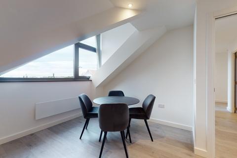 2 bedroom flat to rent, Riverbank Way