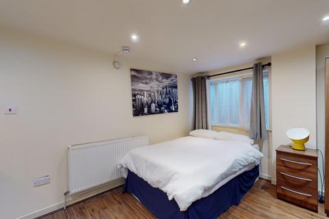 Studio to rent, Ash Grove