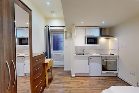 Studio to rent, Ash Grove
