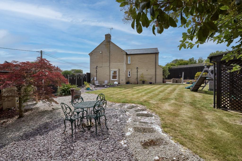 7-26 A Church St Yaxley-7
