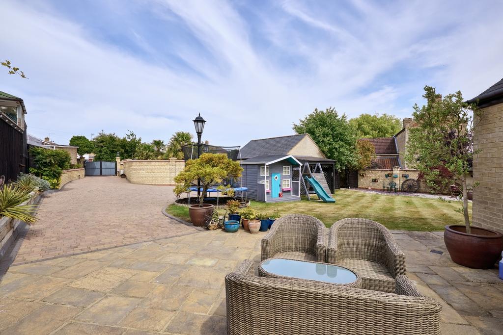 10-26 A Church St Yaxley-10