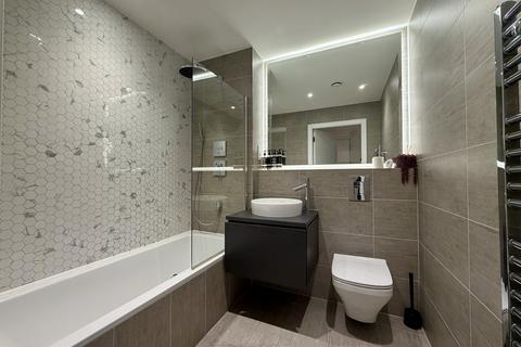 2 bedroom flat to rent, Harlequin Avenue