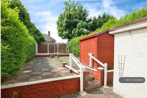 3 bedroom semi-detached house to rent, Glebefields Road, Tipton, DY4