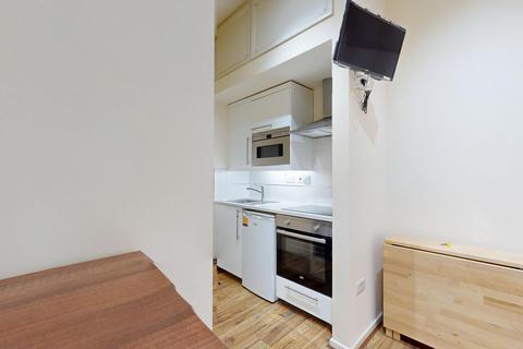 Studio to rent, High Road