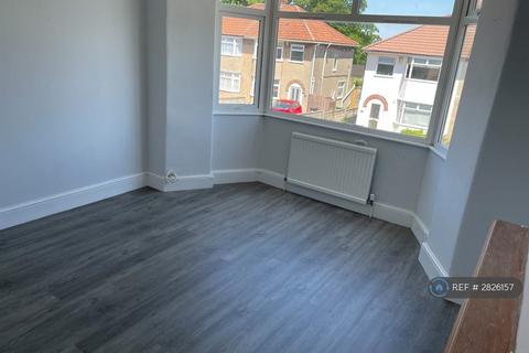 4 bedroom semi-detached house to rent, Wades Road, Bristol, BS34