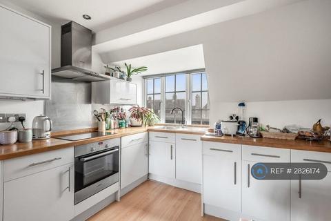 Studio to rent, Gatcombe House, London, SE22