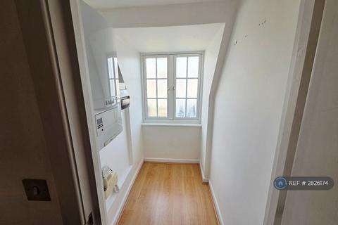 Studio to rent, Gatcombe House, London, SE22