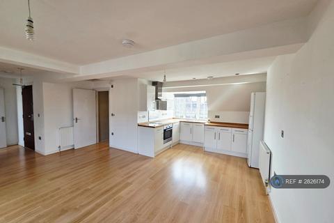 Studio to rent, Gatcombe House, London, SE22