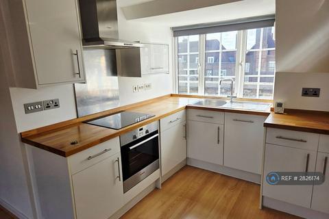 Studio to rent, Gatcombe House, London, SE22