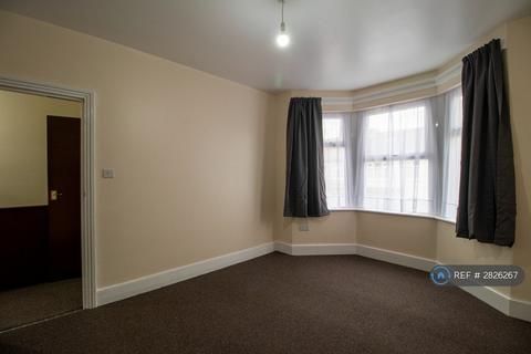 1 bedroom flat to rent, Hickling Road, Ilford, IG1