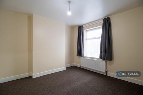 1 bedroom flat to rent, Hickling Road, Ilford, IG1