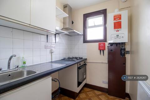 1 bedroom flat to rent, Hickling Road, Ilford, IG1