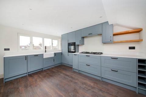 3 bedroom apartment to rent, Corrance Road, London SW2