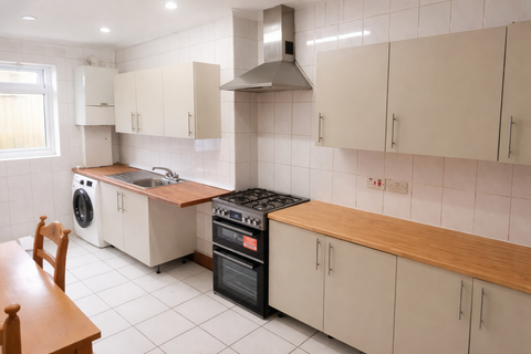 3 bedroom terraced house to rent, London NW11