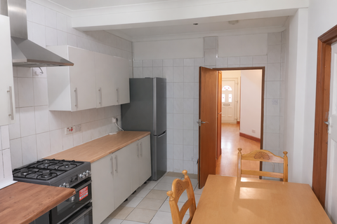 3 bedroom terraced house to rent, London NW11