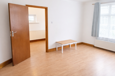 3 bedroom terraced house to rent, London NW11