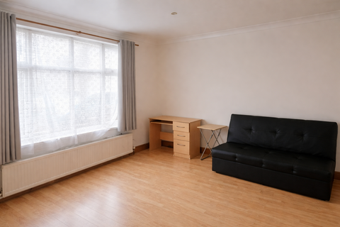 3 bedroom terraced house to rent, London NW11