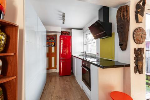 2 bedroom terraced house for sale, Castle Road, Chatham