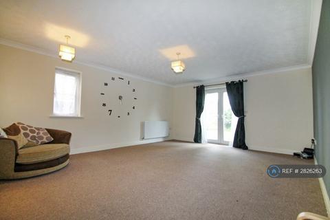 2 bedroom flat to rent, Minster Drive, Bradford, BD4