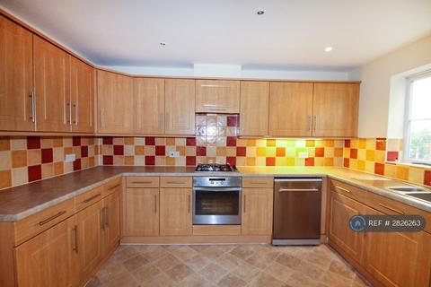 2 bedroom flat to rent, Minster Drive, Bradford, BD4