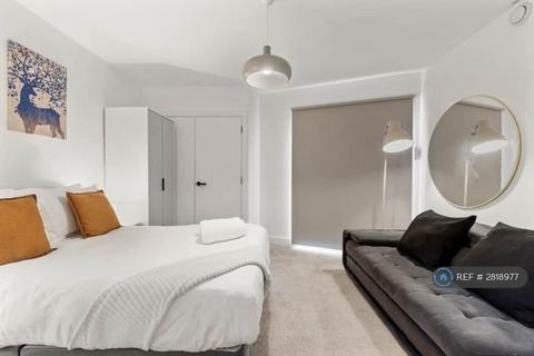 3 bedroom flat to rent, Pontoon Dock, Newham, E16
