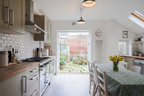 5 bedroom terraced house for sale, Burns Road, Harlesden, London NW10
