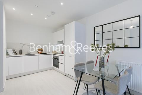 undefined, Farine Avenue,  Hayes UB3