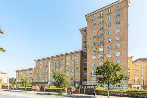 2 bedroom flat to rent, Wandsworth Road, SW8, Vauxhall, London, SW8