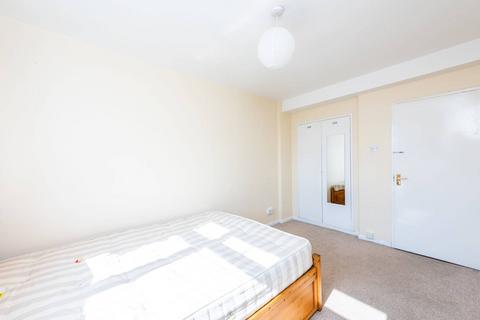 2 bedroom flat to rent, Wandsworth Road, SW8, Vauxhall, London, SW8