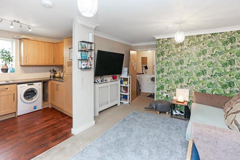 2 bedroom flat for sale, Bedford Drive, Fareham PO14