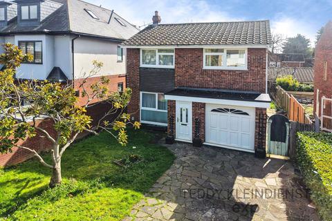 4 bedroom detached house to rent, The Avenue, Worcester Park KT4