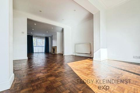 4 bedroom detached house to rent, The Avenue, Worcester Park KT4