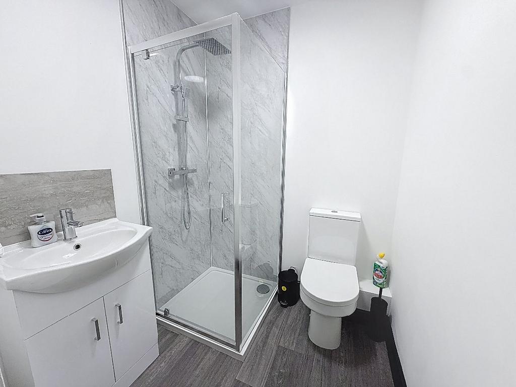 Bedroom 4 Ensuite