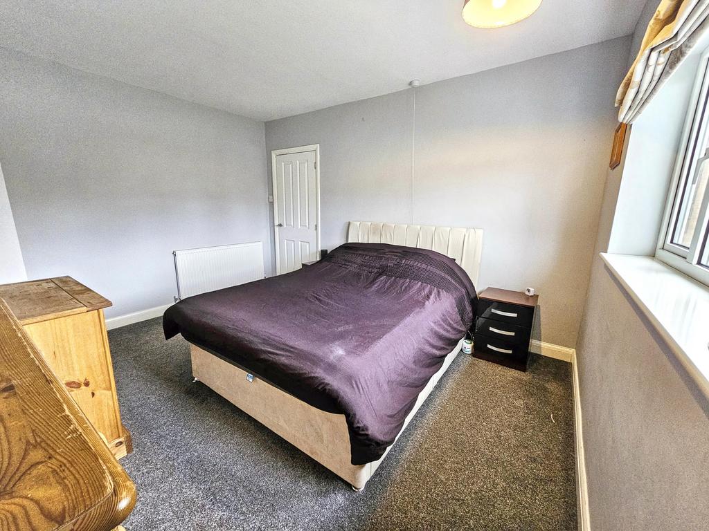 Bedroom 1 (2)