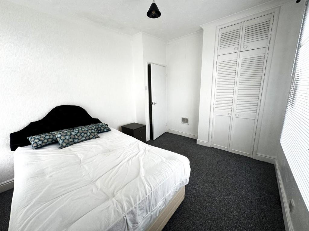 Bed 1.jpg