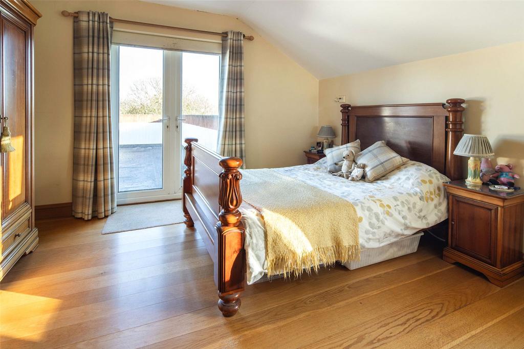 Manin Bedroom