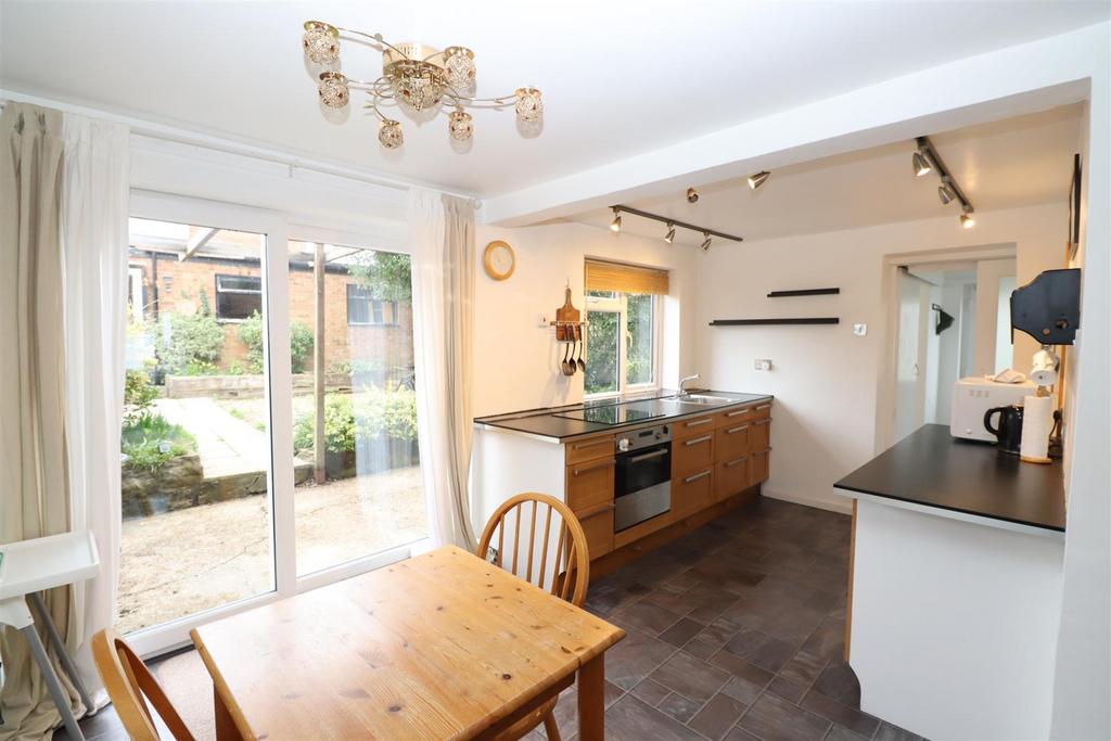 Kitchen/ Dining Room