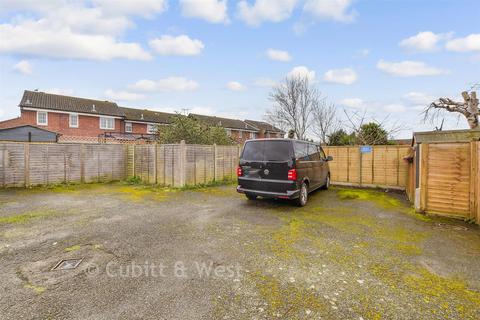3 bedroom semi-detached house for sale, Keelson Way, Littlehampton BN17