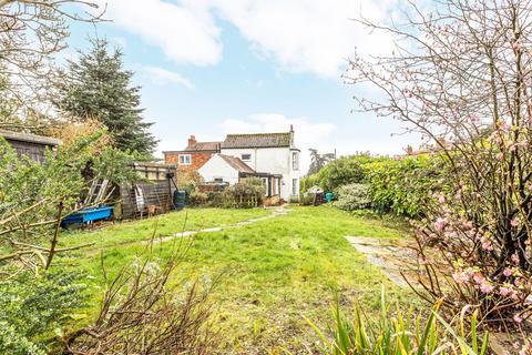 undefined, Charming Period Cottage in Great Massingham