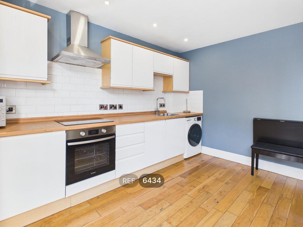 Kitchen &amp; Living area