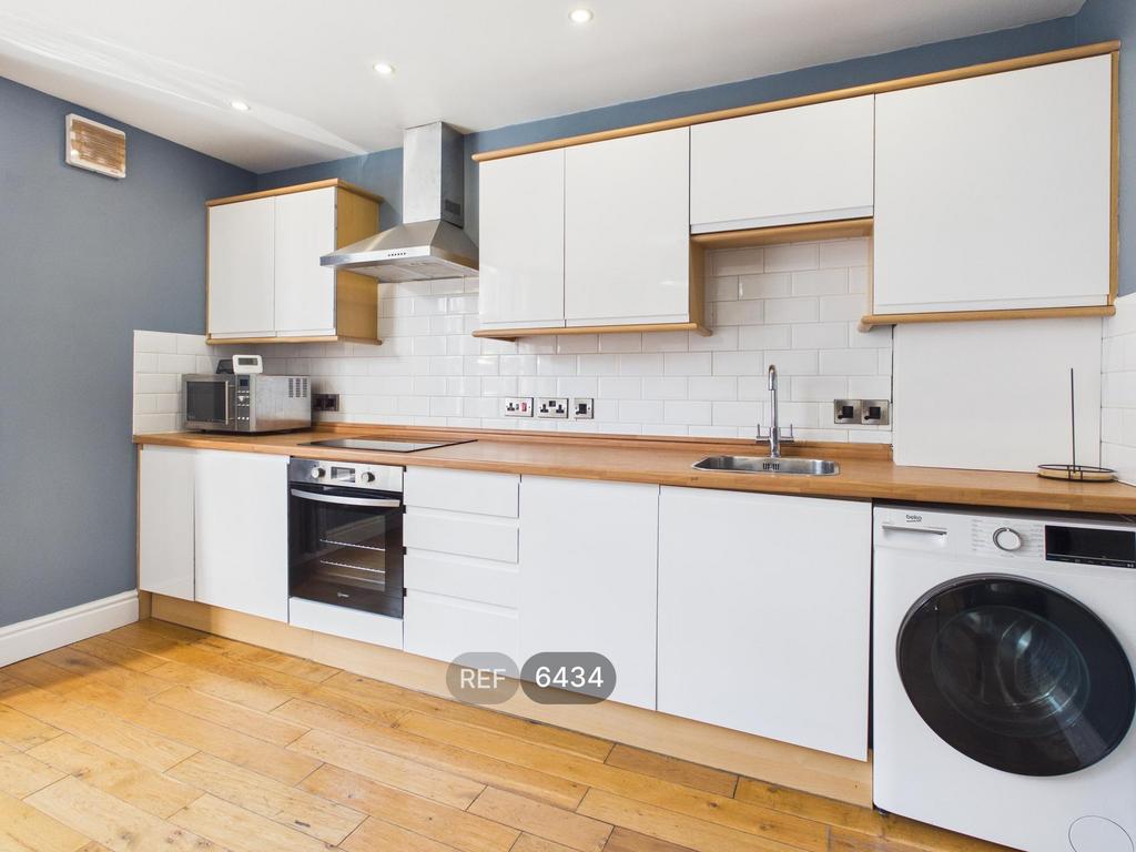 Kitchen &amp; Living area
