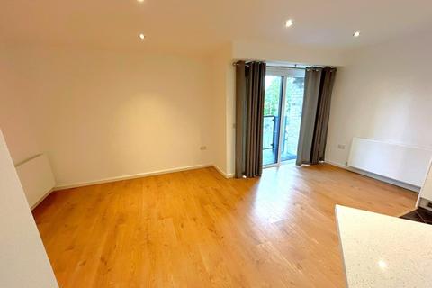 2 bedroom apartment to rent, Addlestone, Surrey, KT15